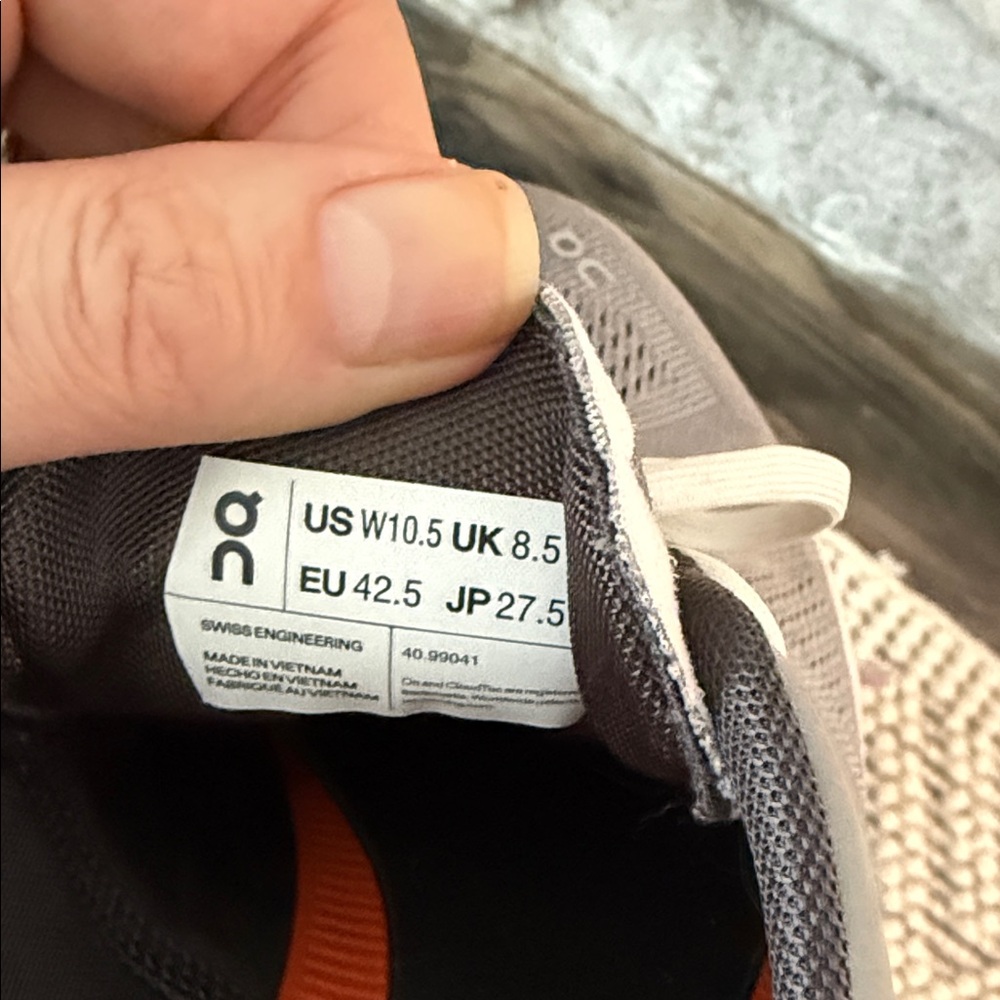 On Cloud Running Gray And Orange - image 6